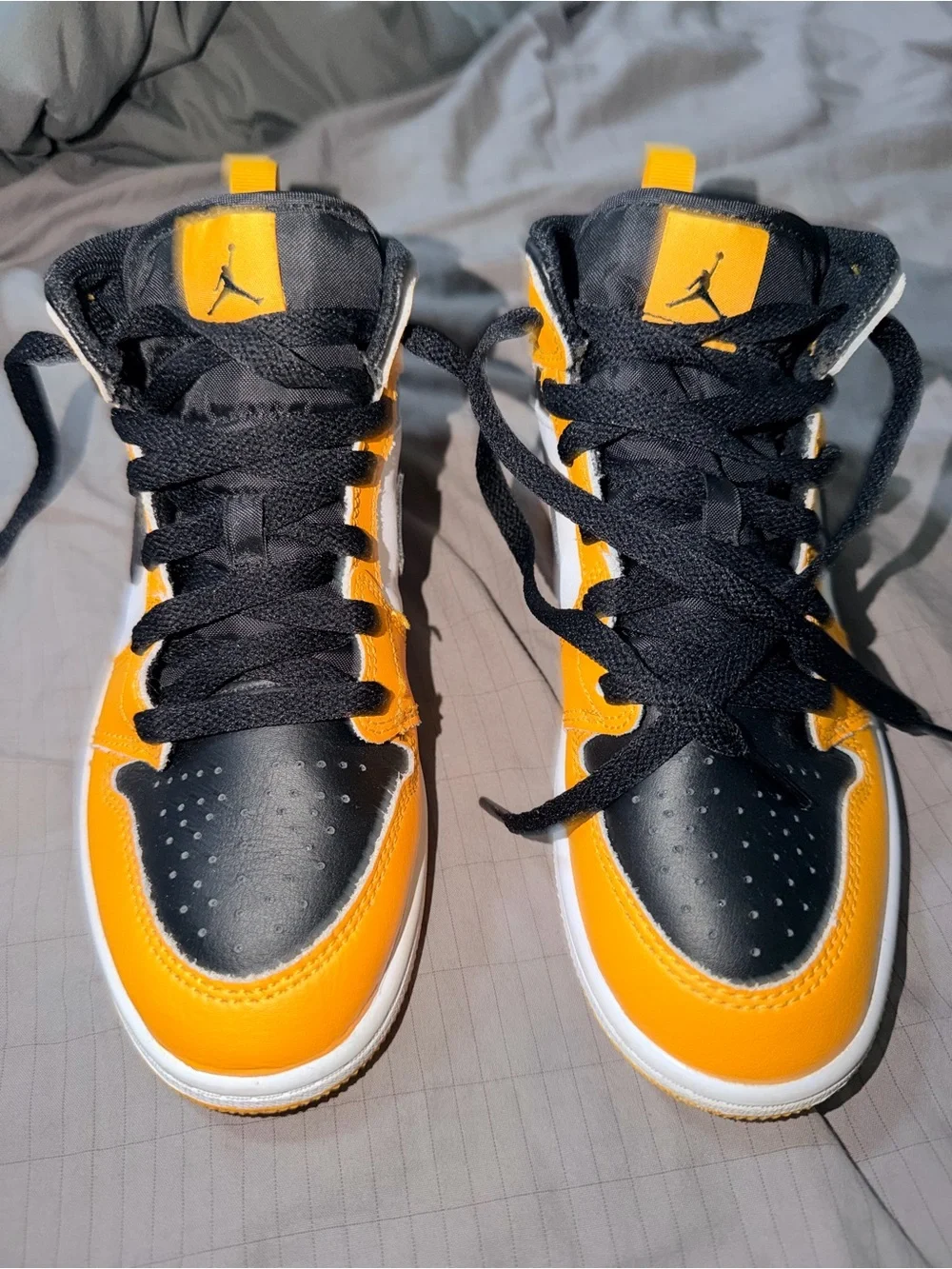 Air Jordan 1 Mid Taxi Black Toe Yellow Pollen youth Size 3Y Nike